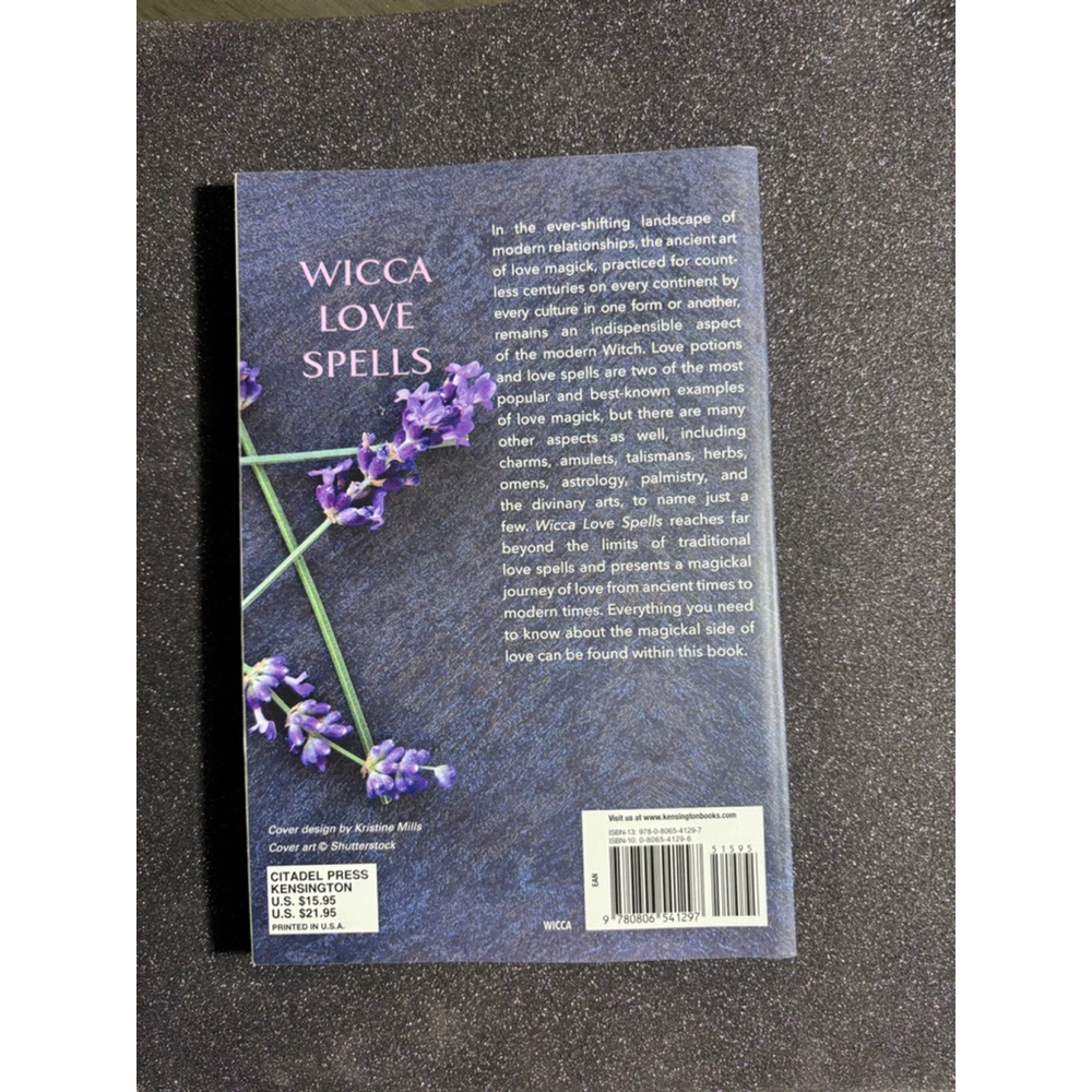 Unisex Citadel Press Wicca Love Spells Book - Picture 2 of 2